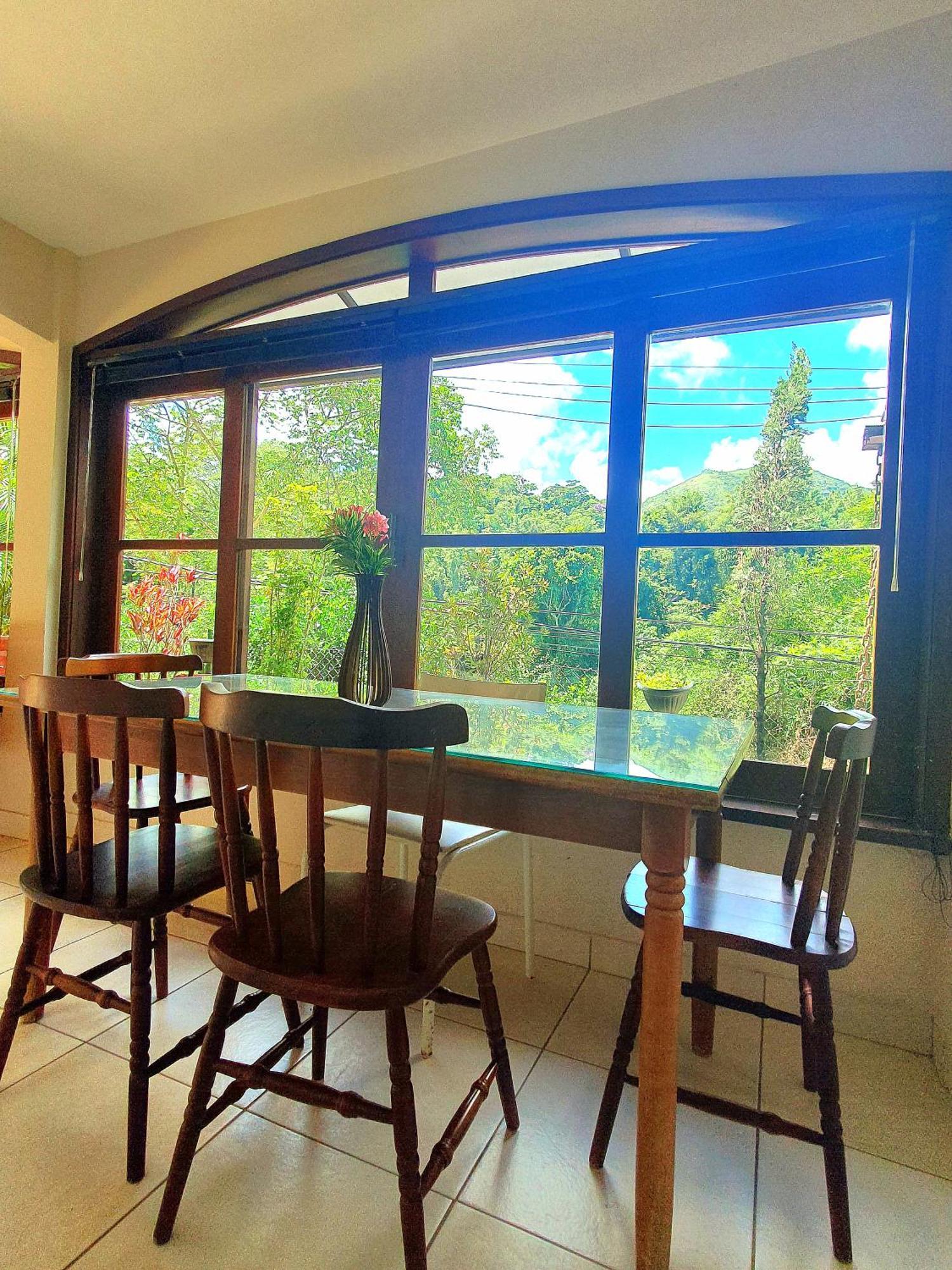Aconchego De Itaipava - Casa De 3 Quartos, Equipada, Area Kids, Jacuzzi, Pet Friendly, Churrasqueira, Em Meio A Natureza E Proximo Ao Centro Do Bairro Petrópolis Kültér fotó